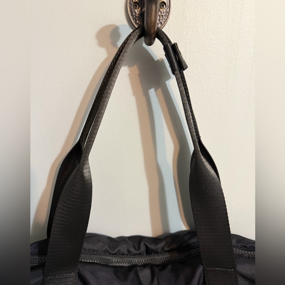 Fabletics Everyday Tote - Picture 7 of 15